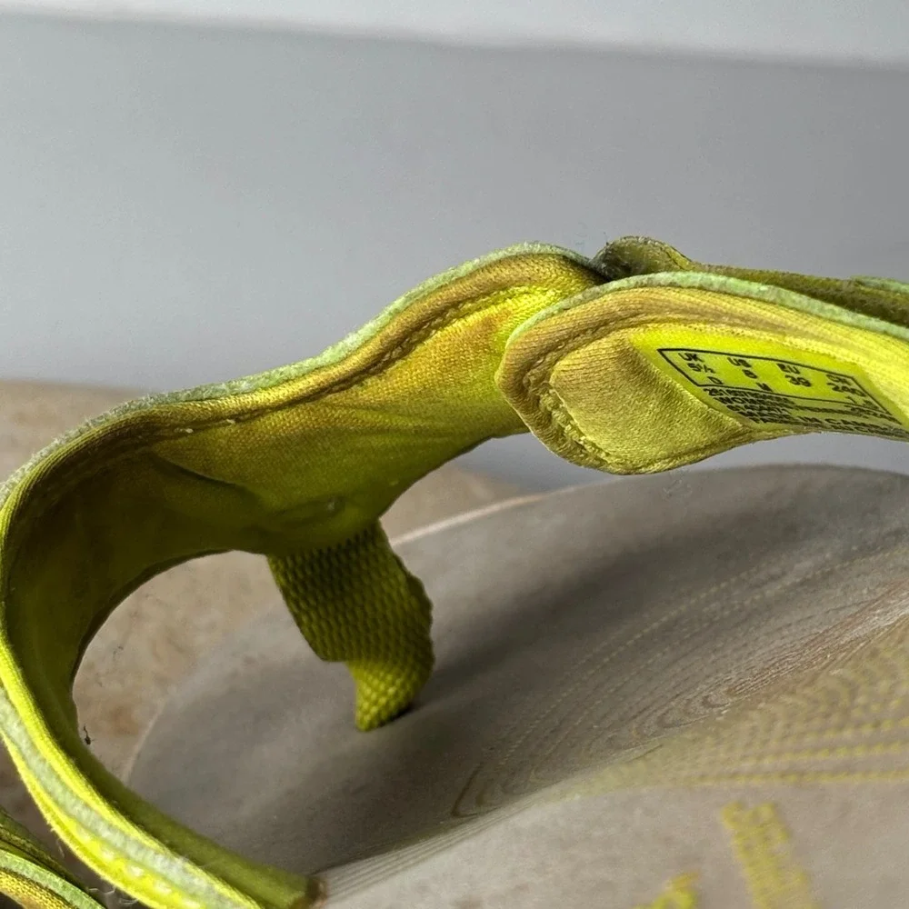 Clarks Cloudsteppers Arla Glitz Sandals 8 Lime Green Adjustable Flip Flops